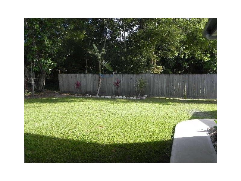 32 White Oak Ave, Mossman QLD 4873