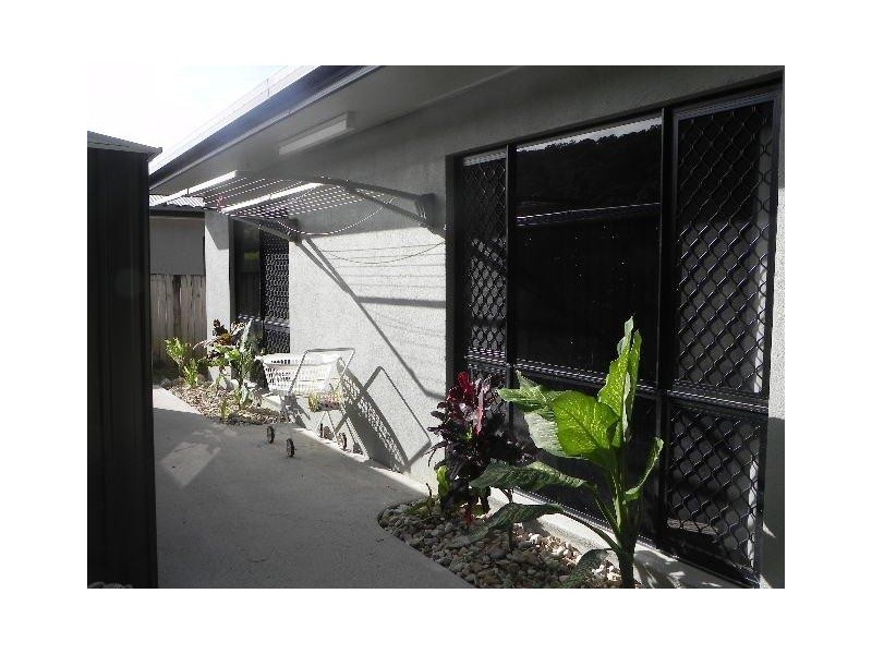 32 White Oak Ave, Mossman QLD 4873