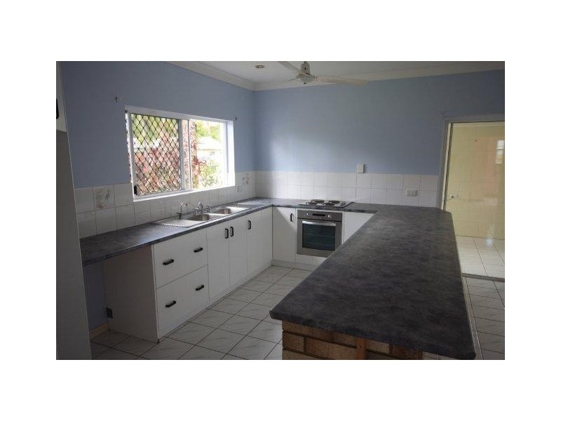 25 Middlemiss Street, Mossman QLD 4873