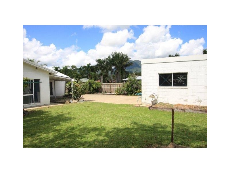 25 Middlemiss Street, Mossman QLD 4873