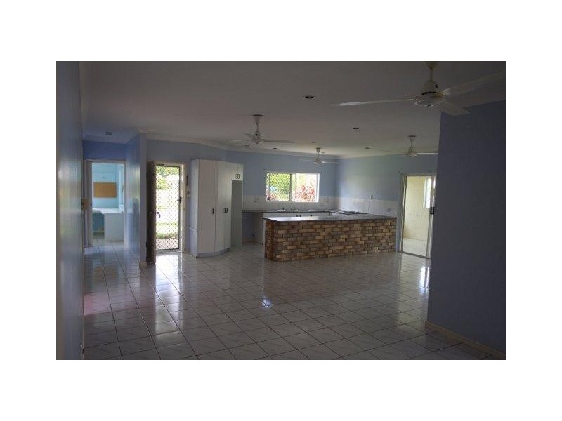 25 Middlemiss Street, Mossman QLD 4873