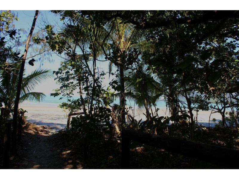 Lot 8 Cape Tribulation Road THORNTON BEACH, Daintree QLD 4873