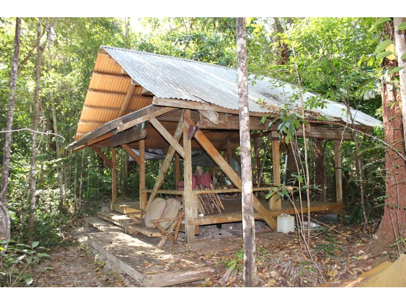 199 Cedar Road COW BAY, Daintree QLD 4873