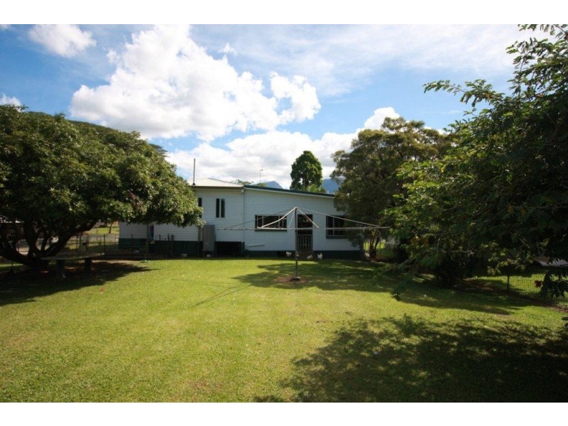 9 Mossman Street, Mossman QLD 4873
