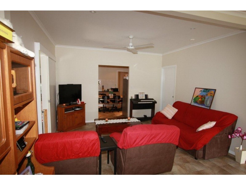 9 Mossman Street, Mossman QLD 4873