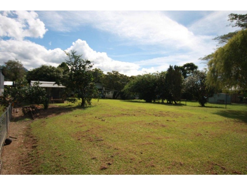9 Mossman Street, Mossman QLD 4873