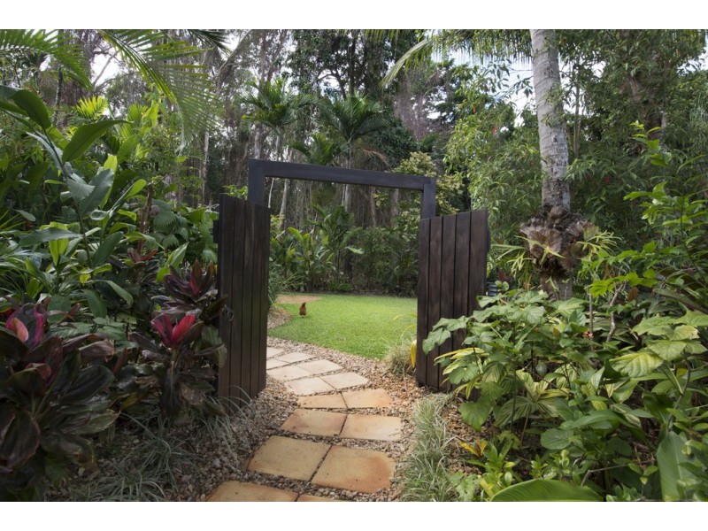 62 Mitre Street (Batujimba), Port Douglas QLD 4877