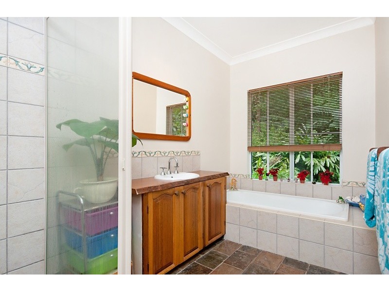 8 Whiteley Road, Miallo QLD 4873
