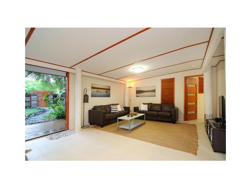 1 Poinciana Street, Cooya Beach QLD 4873