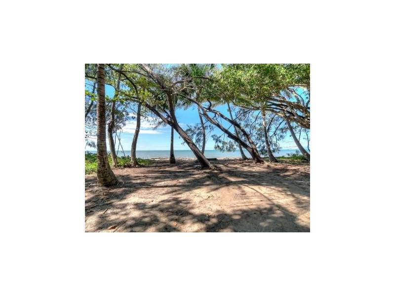 36 Esplanade, Wonga QLD 4873