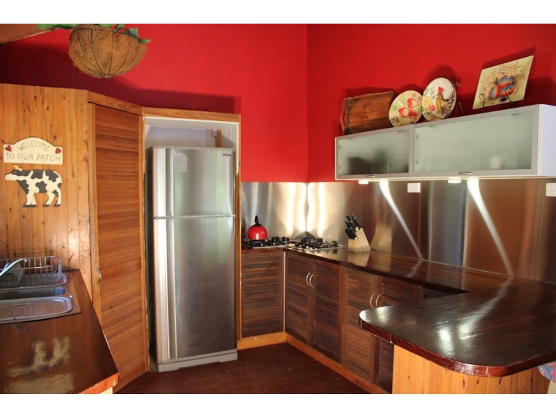 108 Buchanan Creek Rd COW BAY, Daintree QLD 4873