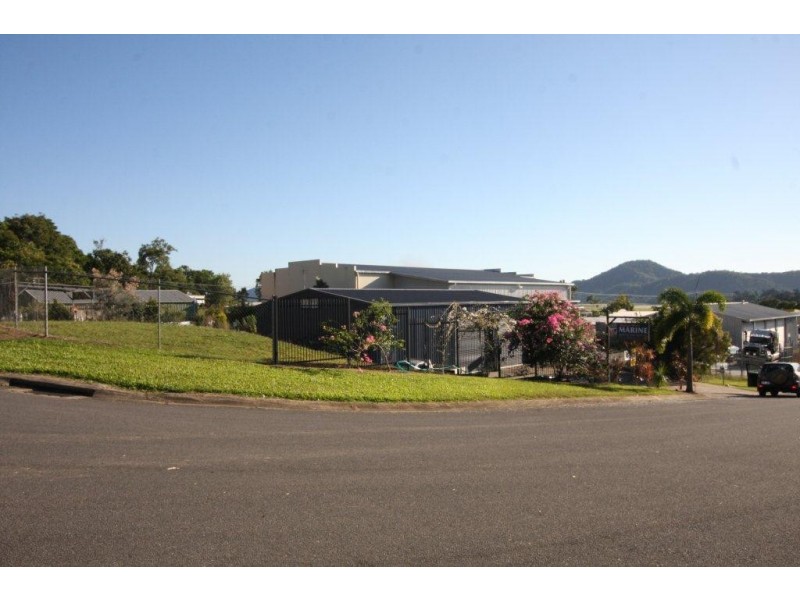 17 Theresa Drive, Mossman QLD 4873