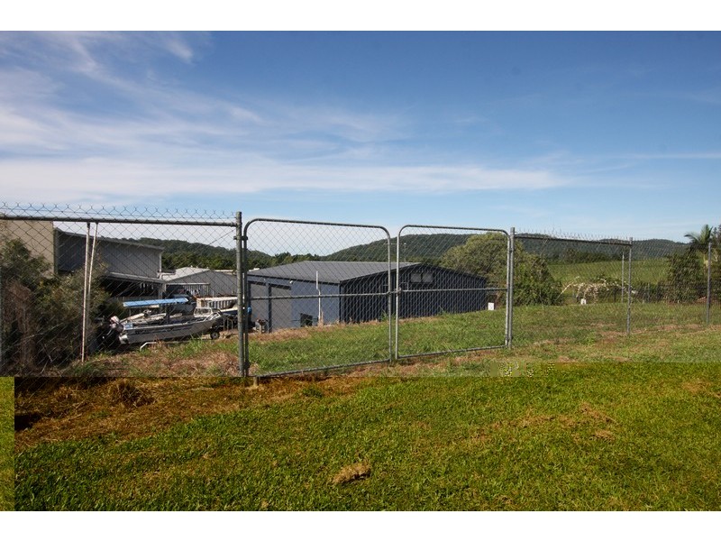 17 Theresa Drive, Mossman QLD 4873