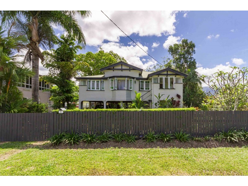 9 Thomas Street, Mossman QLD 4873