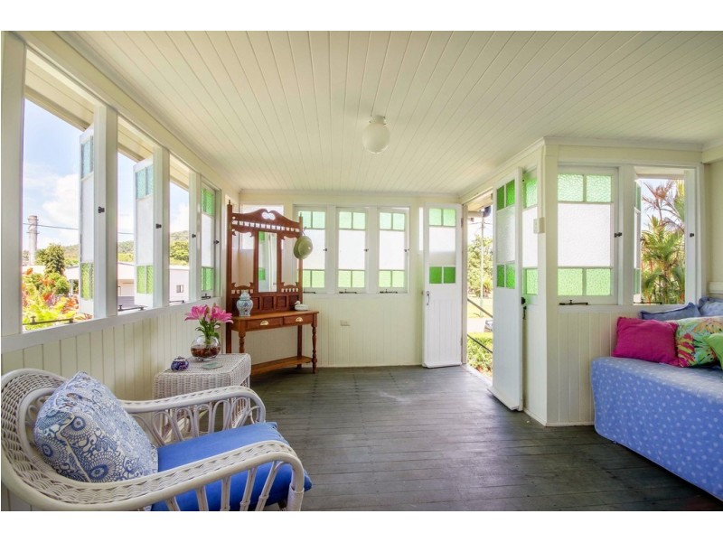 9 Thomas Street, Mossman QLD 4873