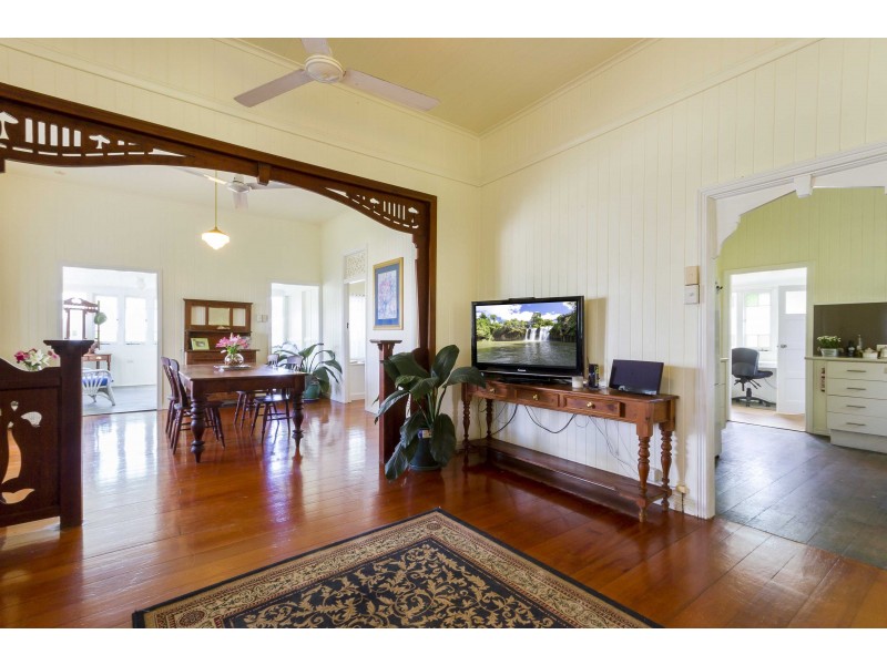 9 Thomas Street, Mossman QLD 4873