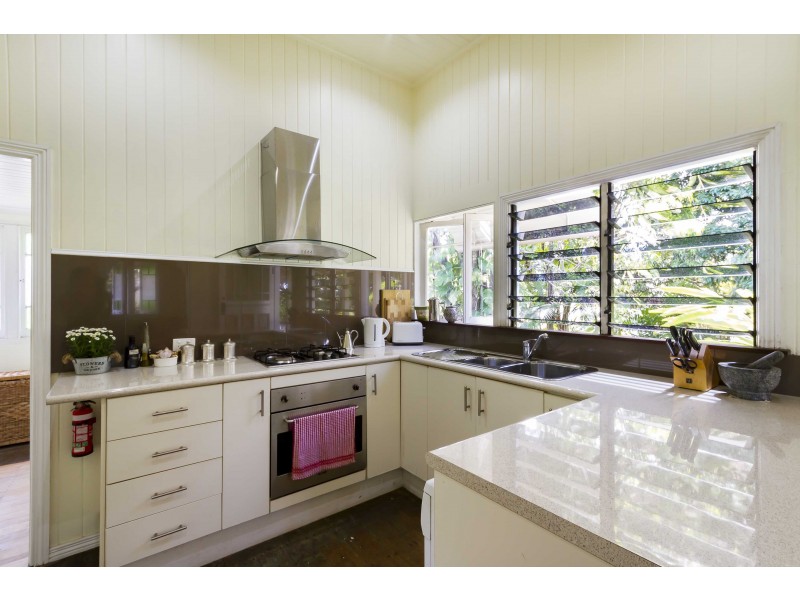 9 Thomas Street, Mossman QLD 4873