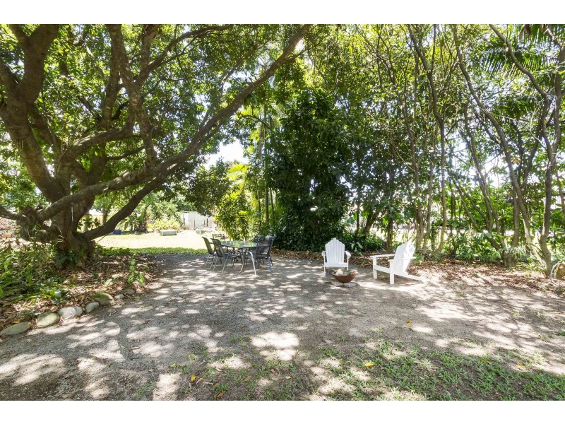 9 Thomas Street, Mossman QLD 4873