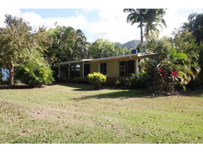 12 Toll Gate Road, Oak Beach QLD 4877