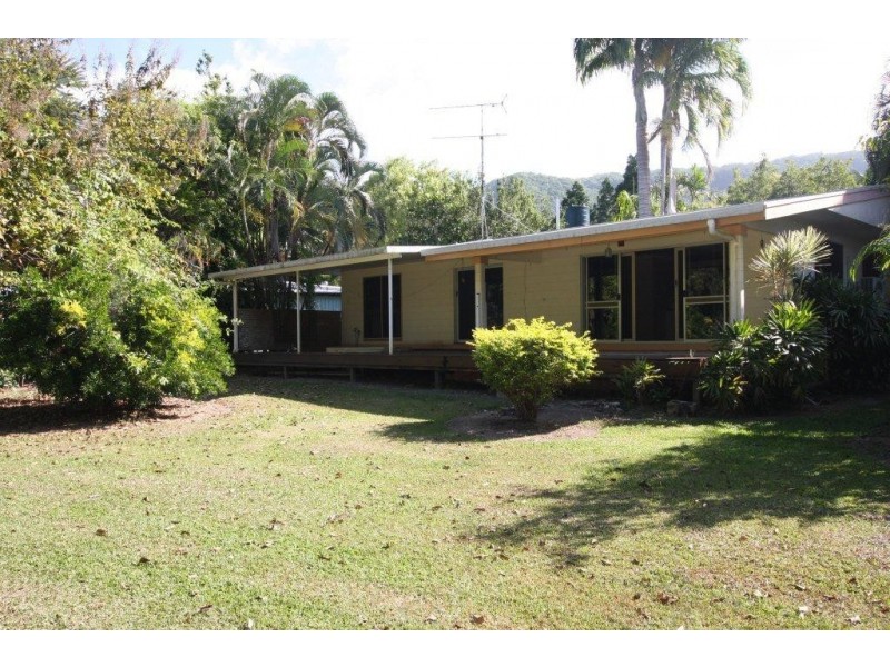 12 Toll Gate Road, Oak Beach QLD 4877