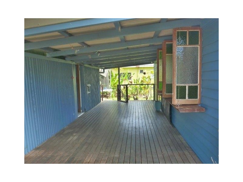 15 Hart Street, Mossman QLD 4873