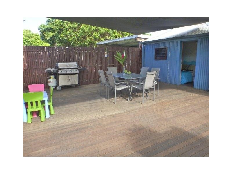15 Hart Street, Mossman QLD 4873