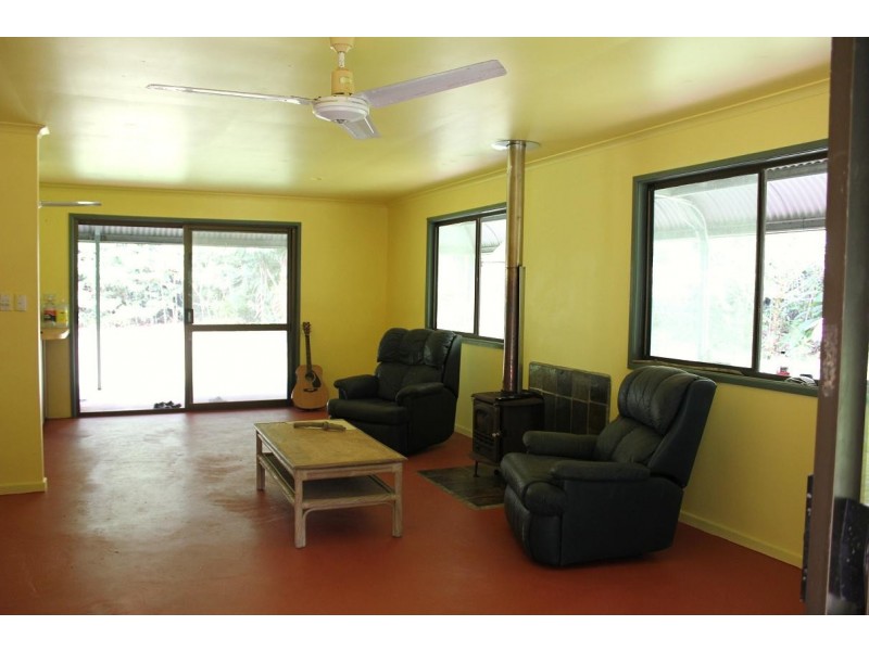48 Fig Tree Road COW BAY, Daintree QLD 4873