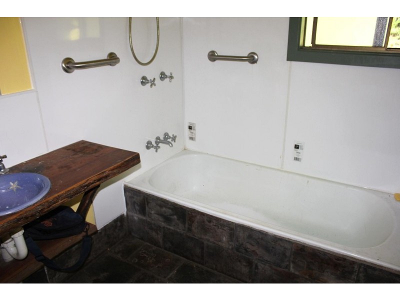 48 Fig Tree Road COW BAY, Daintree QLD 4873