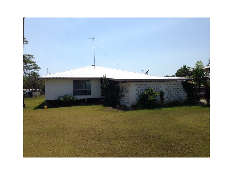 18 Owen Street, Mossman QLD 4873