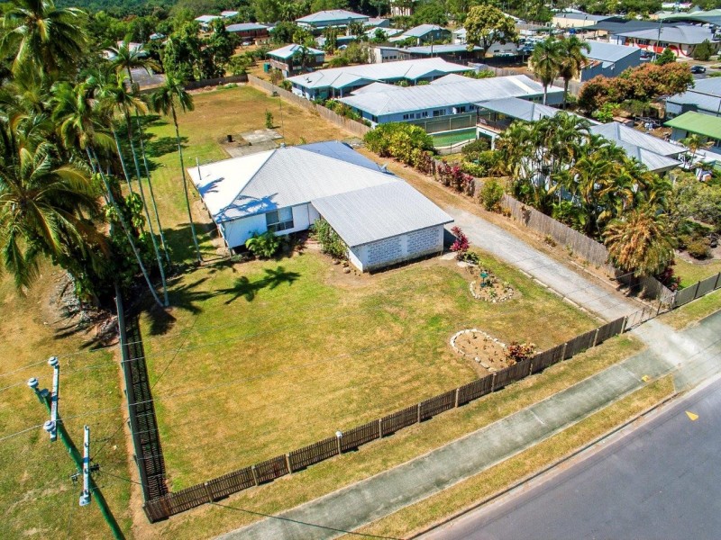 18 Owen Street, Mossman QLD 4873