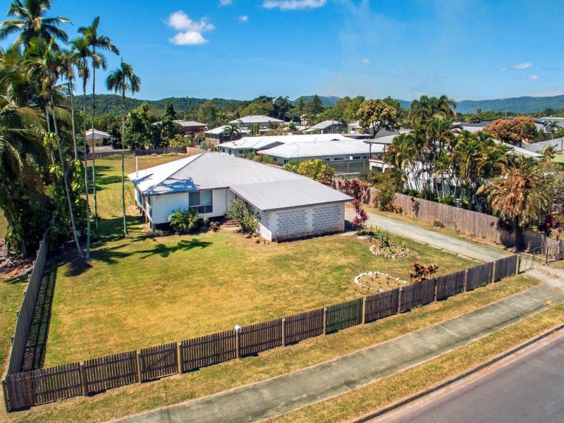 18 Owen Street, Mossman QLD 4873