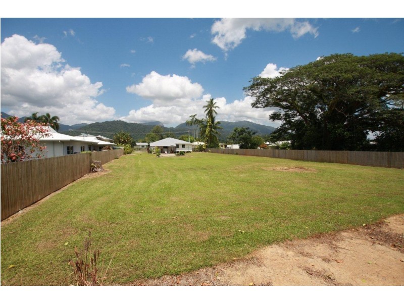 18 Owen Street, Mossman QLD 4873