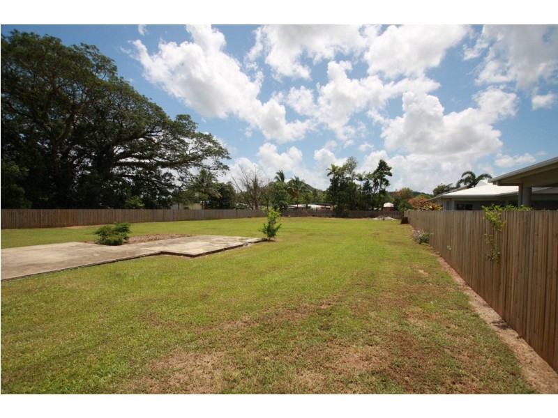 18 Owen Street, Mossman QLD 4873