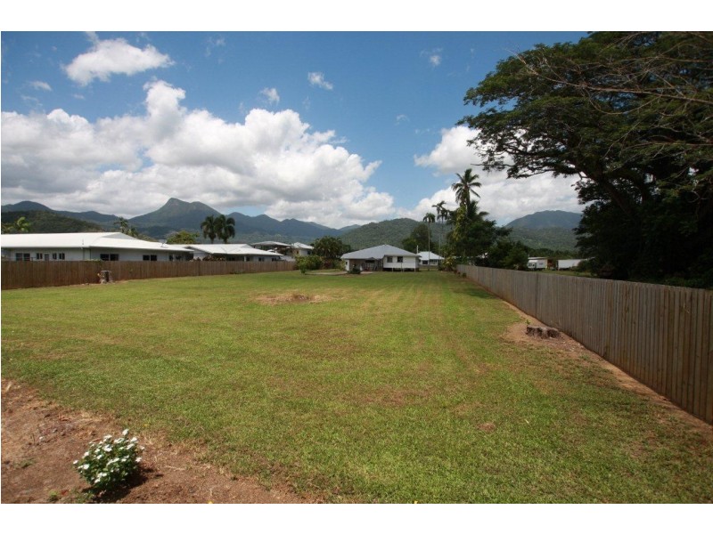 18 Owen Street, Mossman QLD 4873