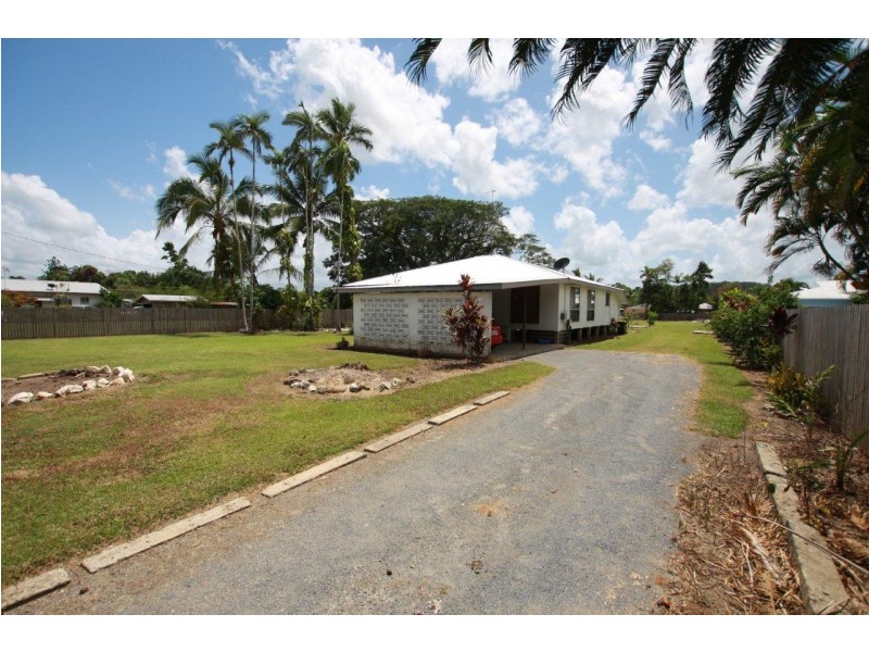 18 Owen Street, Mossman QLD 4873