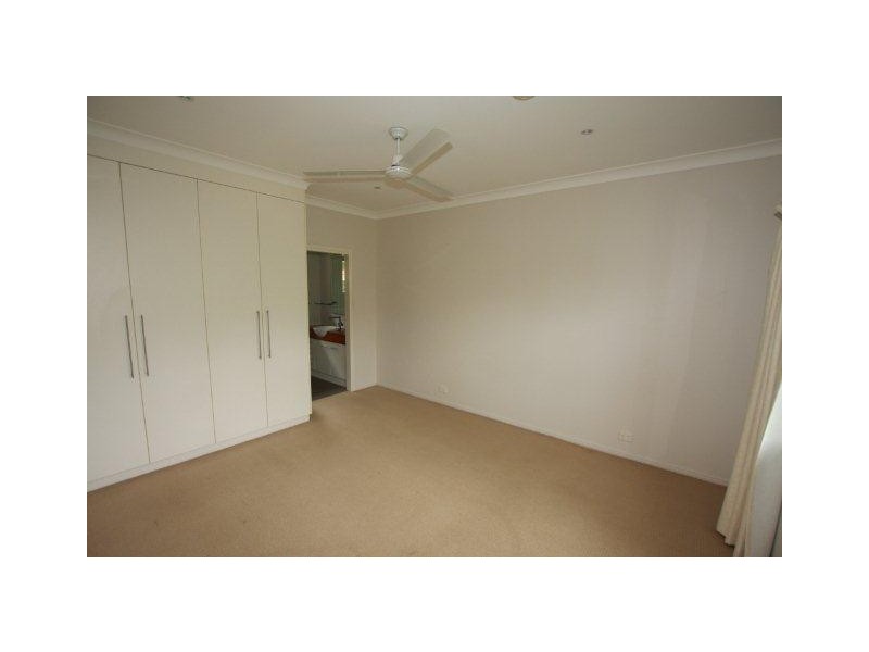 22 White Oak Ave, Mossman QLD 4873