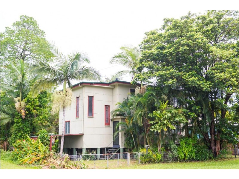8 Mossman Street, Mossman QLD 4873