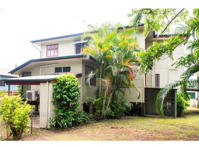 8 Mossman Street, Mossman QLD 4873