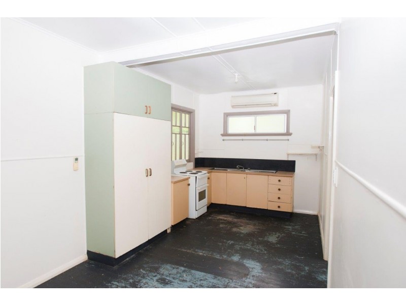 8 Mossman Street, Mossman QLD 4873