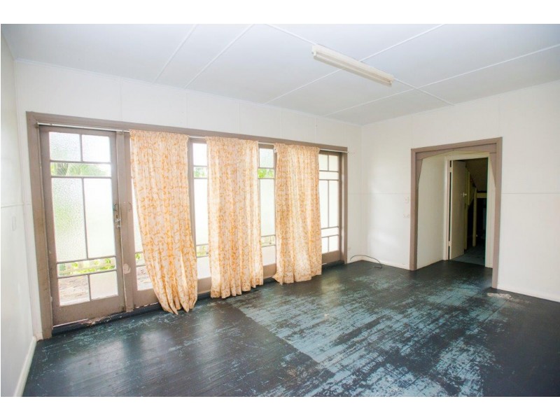 8 Mossman Street, Mossman QLD 4873