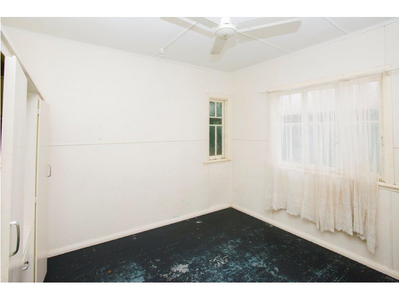 8 Mossman Street, Mossman QLD 4873