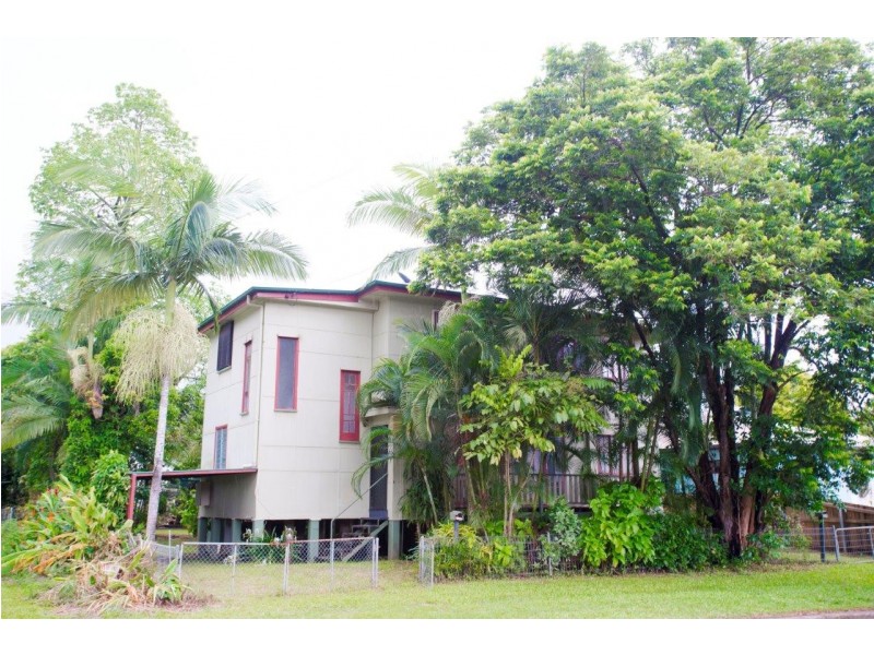 8 Mossman Street, Mossman QLD 4873