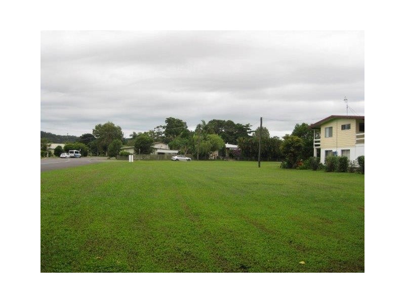 13 Maxwell Street, Mossman QLD 4873