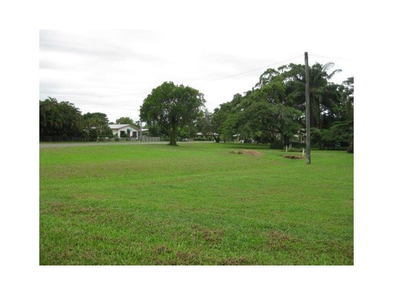 13 Maxwell Street, Mossman QLD 4873