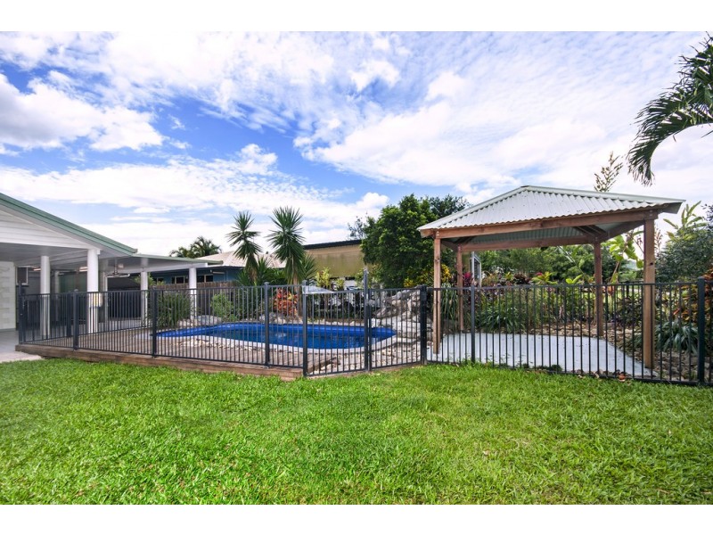 15 Watson Close, Mossman QLD 4873