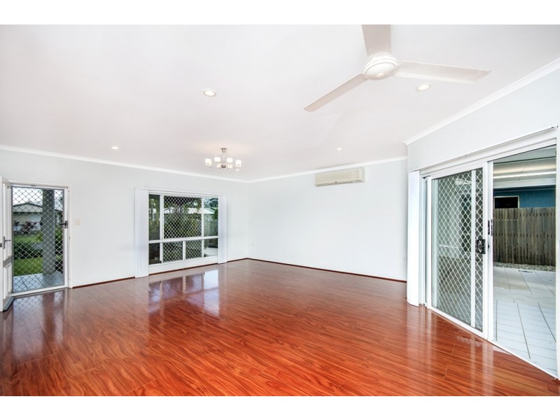 15 Watson Close, Mossman QLD 4873