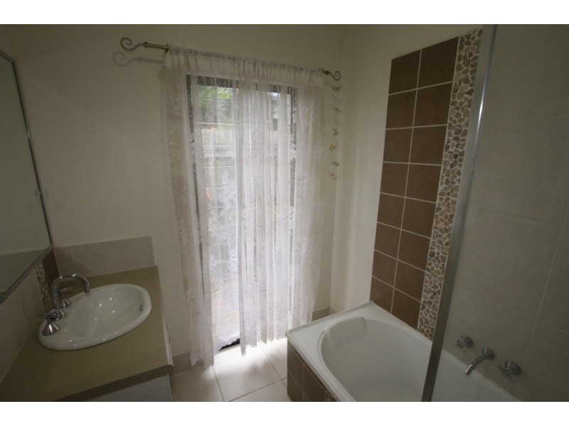 28 White Oak Avenue, Mossman QLD 4873