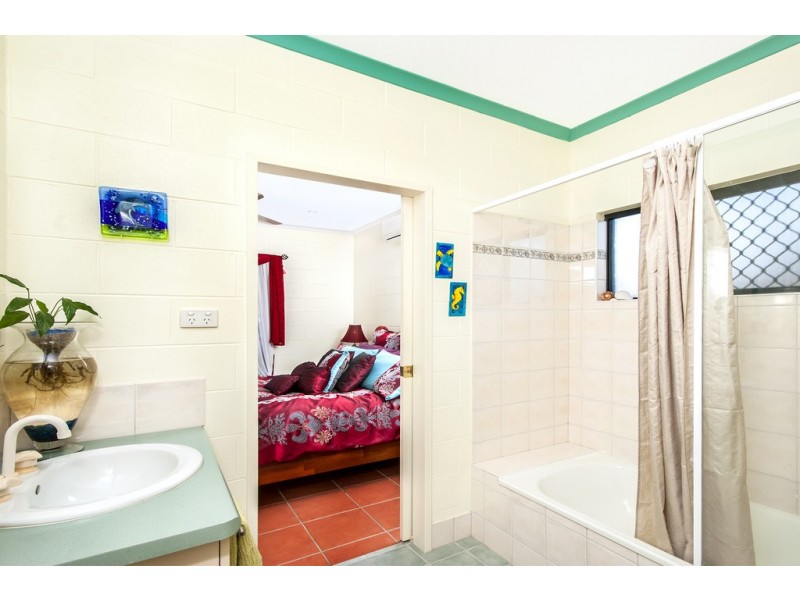 4 Dineen Close, Cooya Beach QLD 4873