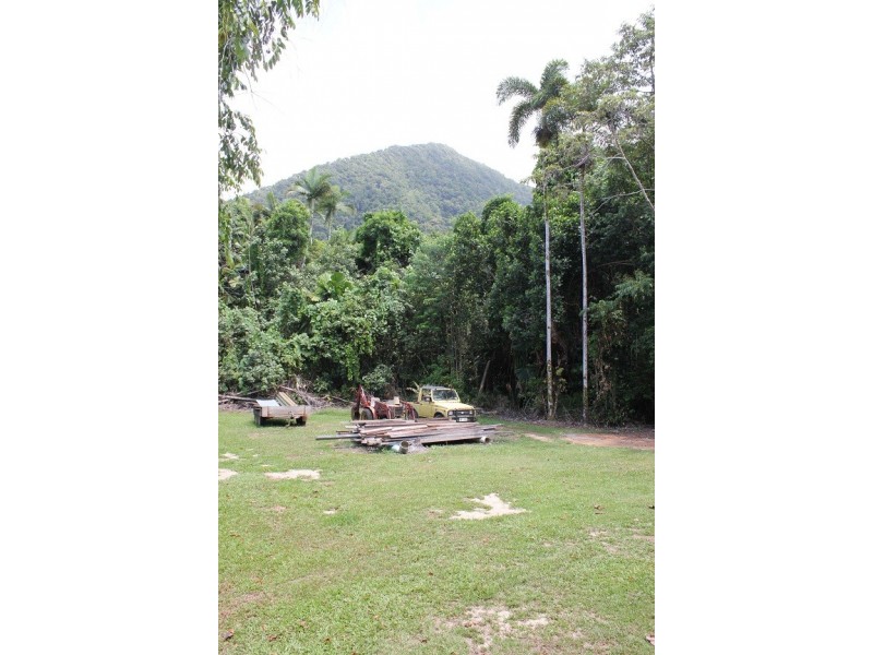 4 Cape Tribulation Road THORNTON BEACH, Cape Tribulation QLD 4873