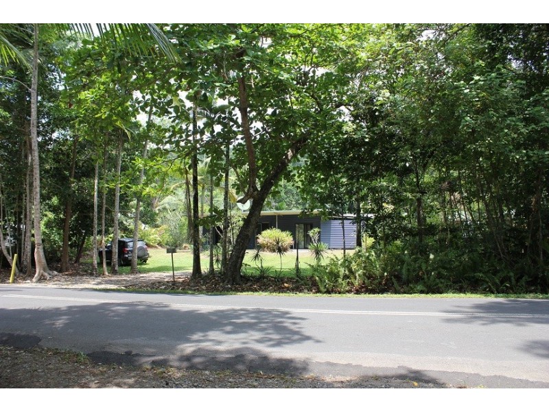 4 Cape Tribulation Road THORNTON BEACH, Cape Tribulation QLD 4873